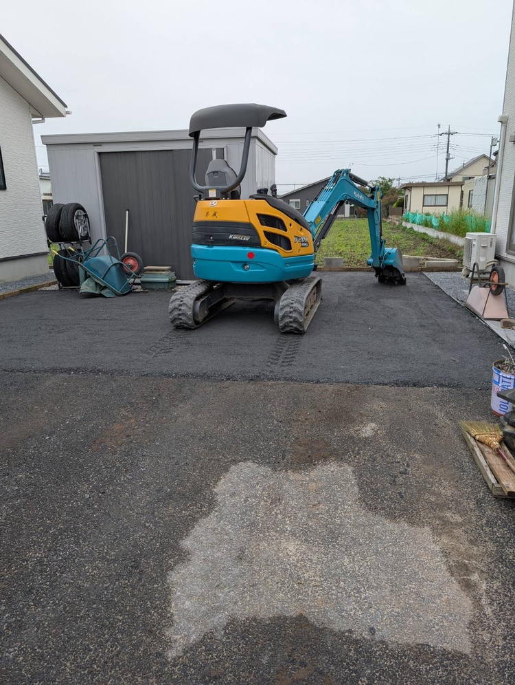 伊勢崎市にて砕石まき・鋤取り作業を行いました！